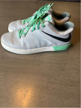 Boys Nike Sneakers Size 7Y Gray Green